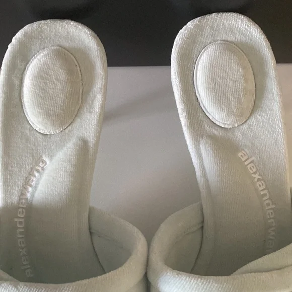 AUTHENTIC ALEXANDER WANG GREEN PADDED CRYSTAL LOGO JESSIE VELOUR HEELED SANDALS - Picture 4 of 8